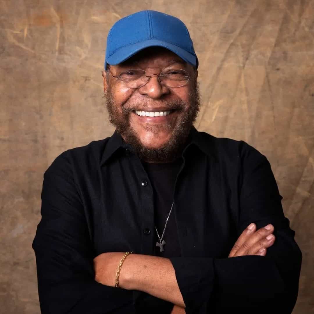 Martinho da Vila é um dos maiores nomes do samba brasileiro, famoso por sucessos como 'Canta, Canta, Minha Gente' e 'Casa de Bamba'. Estreou em 1969. Veja a agenda no Rolê Agora.