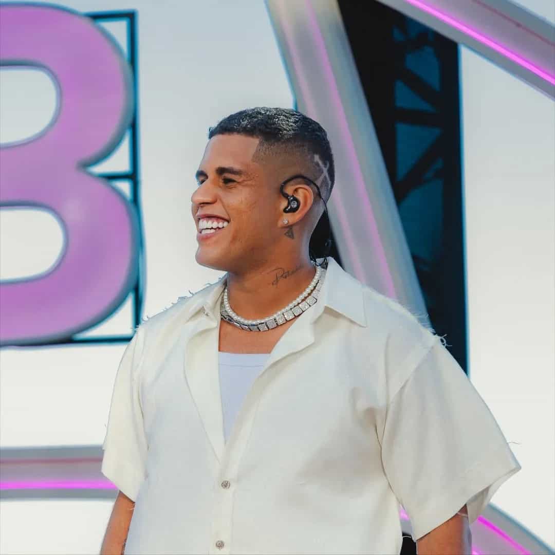 Gabriel Fernando Brisola mais conhecido como Gaab é um cantor e compositor brasileiro.