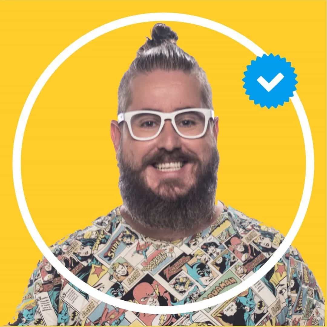 O humorista Cleber Rosa é um sucesso na internet com mais de 1 bilhão de visualizações e 6 milhões de seguidores em suas redes sociais. Agora, ele leva seu hilário "Reclamação do Dia" para os palcos.